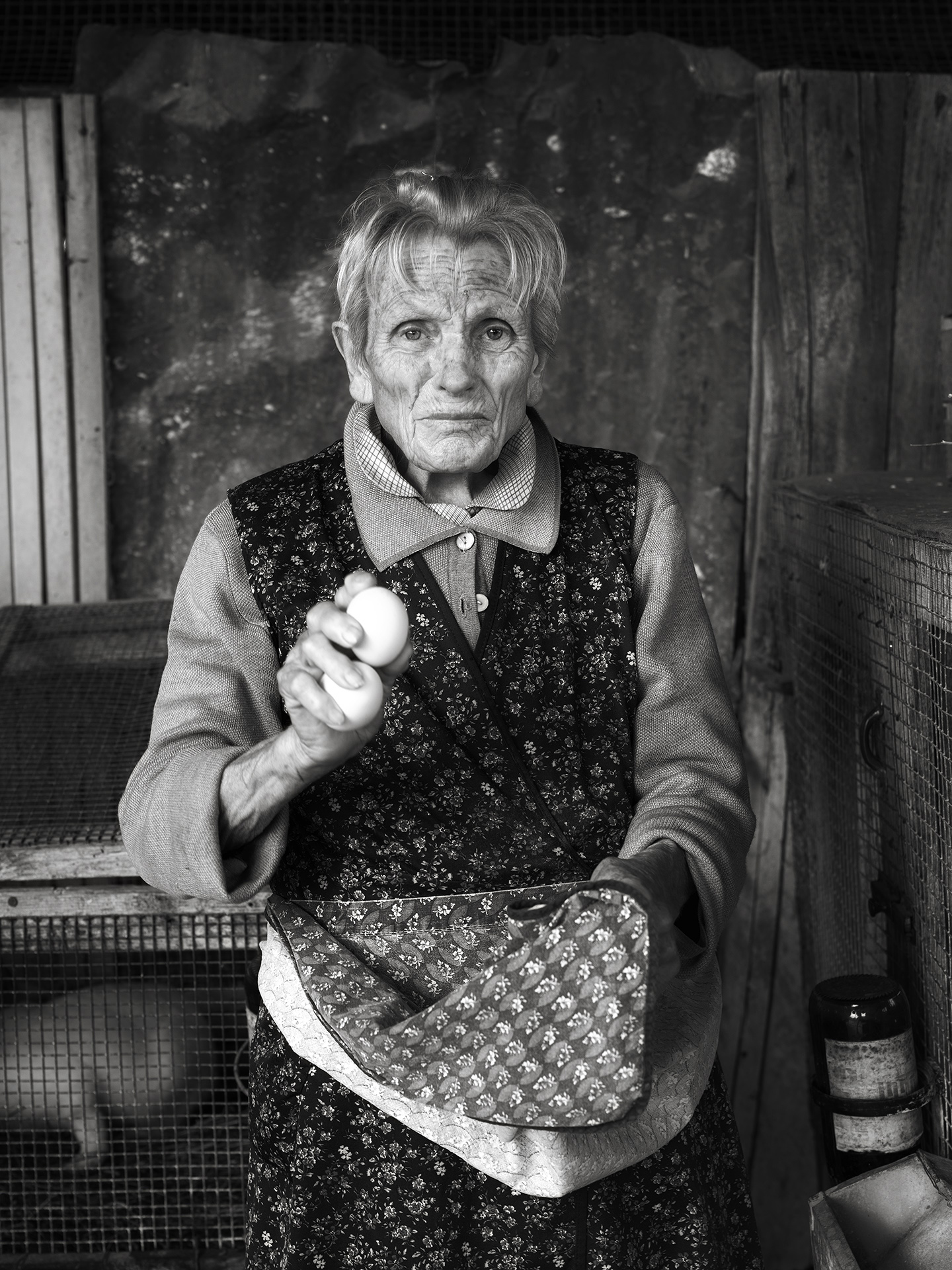 30 La nonna quarta class
PHOTO CLUB MUGELLO LUCA MERCATALI
Ritratto ambientato dal forte richiamo vernacolare. Identikit perfetto di questa anziana signora.
Un incontro fotografico che ci svela molto dei suoi interessi e della vita che conduce.
Ogni parti