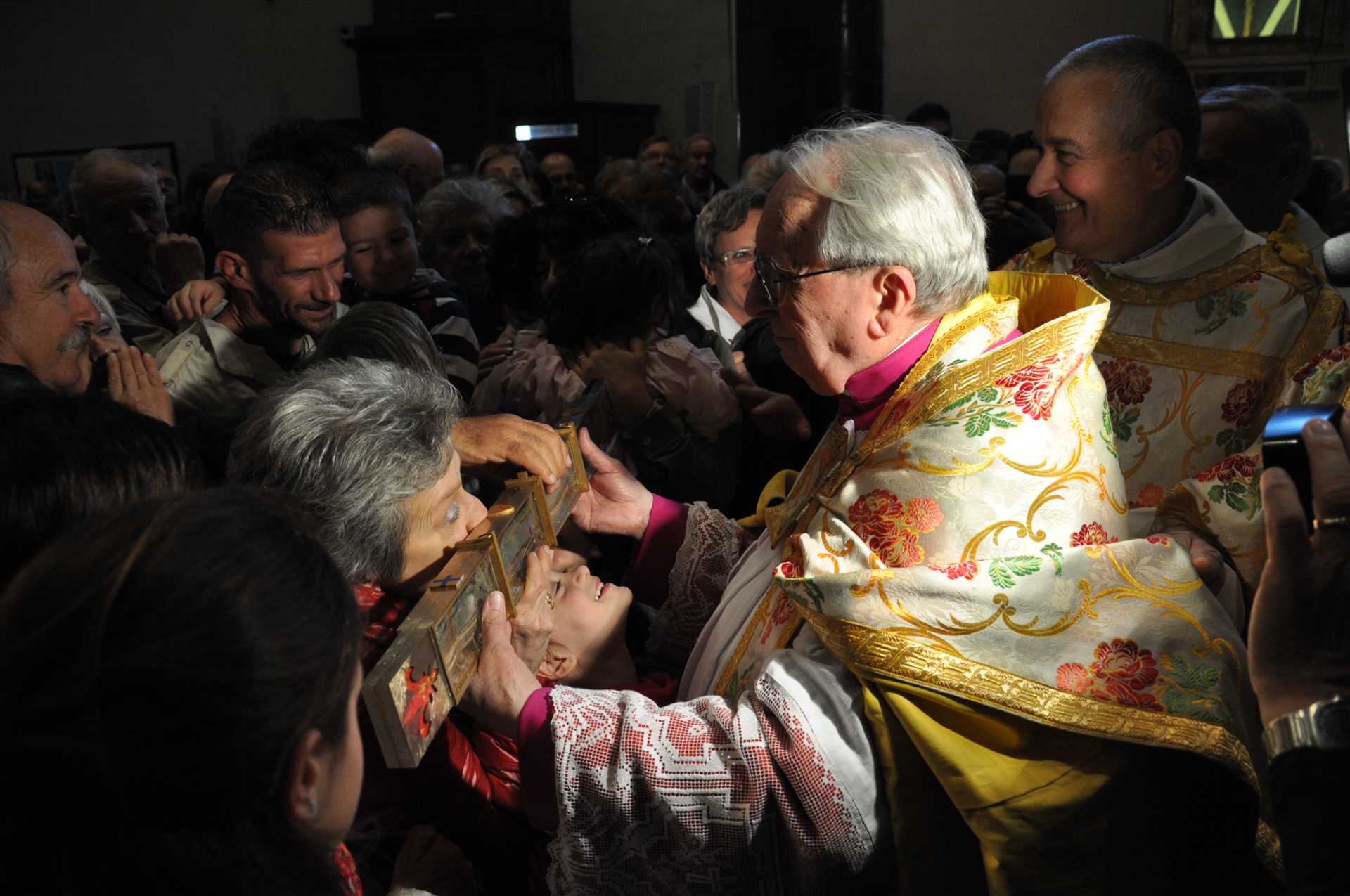 Foto n 8 QUINTA CLASS
IL BACCHINO MATTEO PECCHIOLI
- La festa per antonomasia della citt di Prato: l'ostensione del Sacro Cingolo, la cui festa pi importante si celebra l'otto di settembre a ricordare la nascita di Maria. Una fotografia da scattare tra