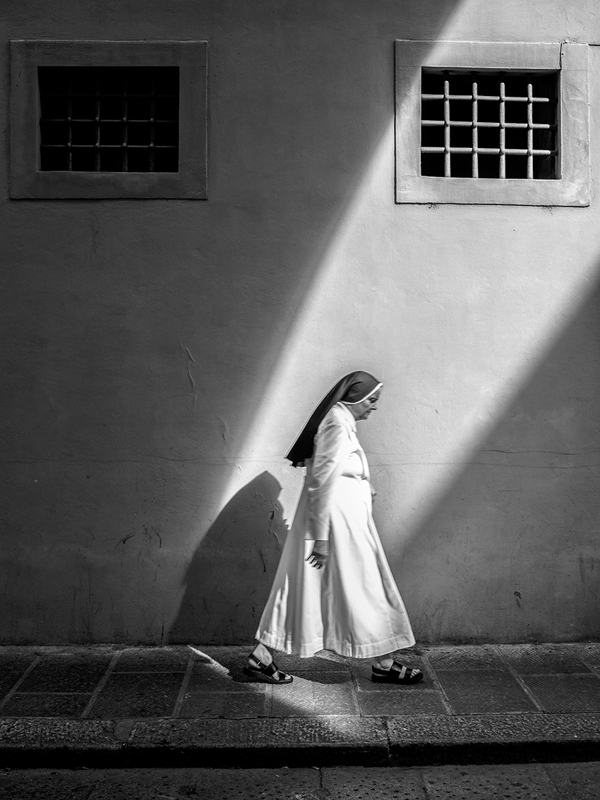 Foto n19 -PRIMA CLASSIFICATA-
IDEAVISIVA	ANTONELLO FANTACCINI
LA SCELTA RELIGIOSA C' anche l'opportunit di donare la propria esistenza, il proprio destino alla fede a una devozione vincolante dove le regole sono il risultato della scelta di vita oper