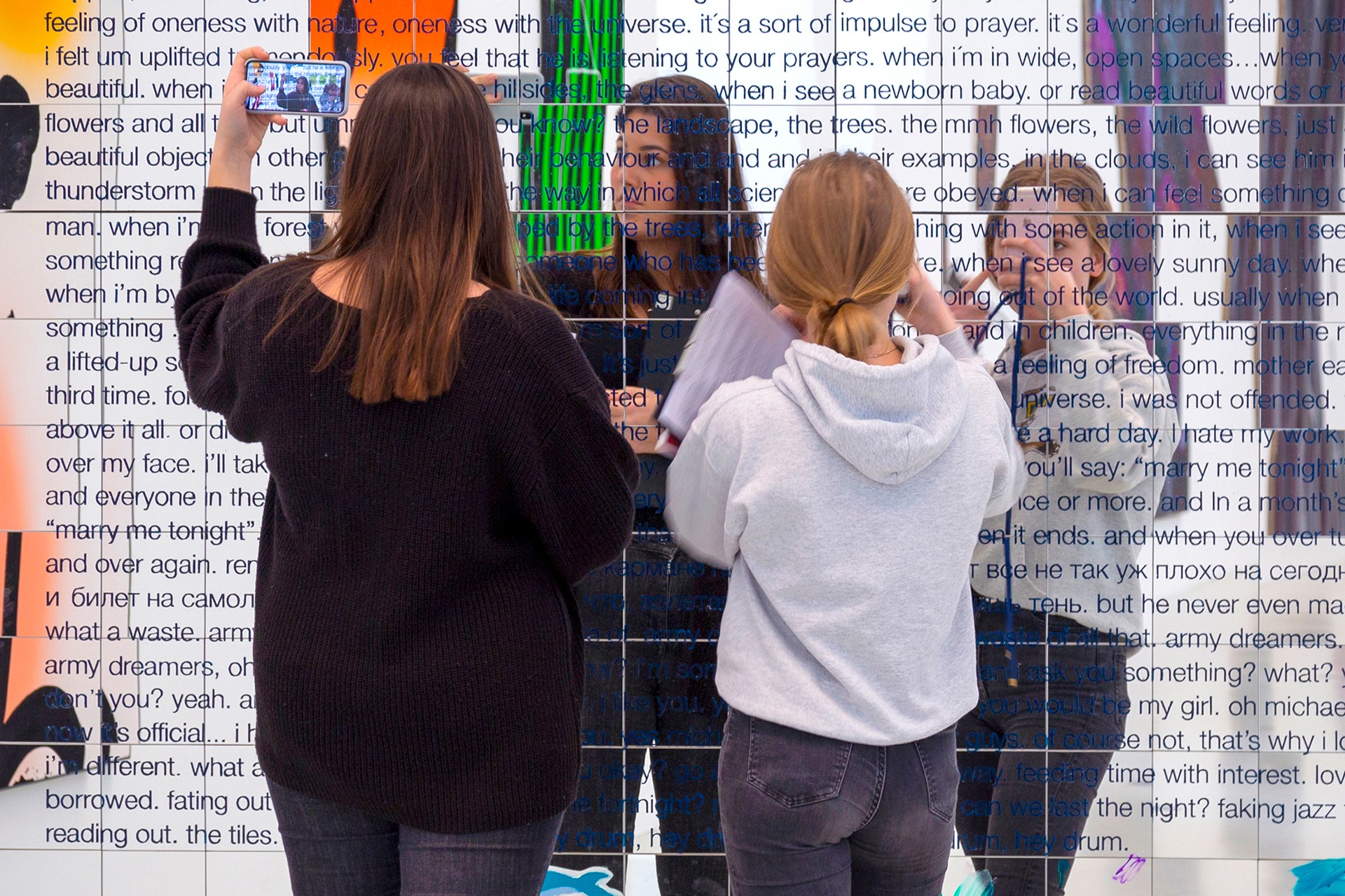 Foto n 35  SESTA CLASS
IL PRISMA SUSANNE JOHN
DONISMO RADICALE - La ricerca di un bene futuro si accompagna sempre a un senso di incertezza e inquietudine per l'esito, il risultato pensato che alla fine rende affannosa la vita di un individuo che cerca 