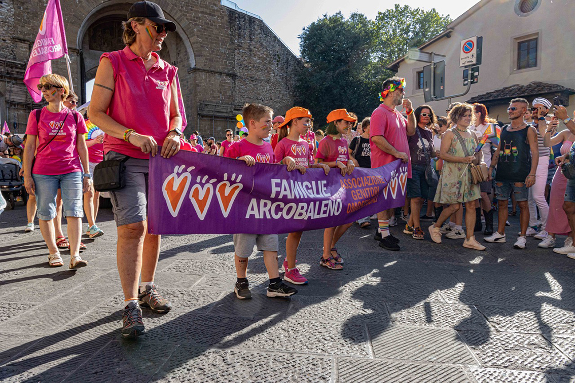 13- SETTIMA CLASS
QUINTOZOOM GIANFRANCO FABBRONI
Svolta di vita
Una fotografia che descrive, non si schiera e diventa documento di una realt che, di per s, ha creato divergenze di opinione.
Manifestare in modo pacifico per dare valore alle richieste che