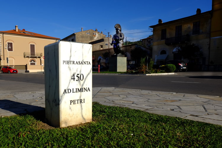 Da Pietrasanta a Monte Magno per la via Francigena
Pietrasanta piazza del comune