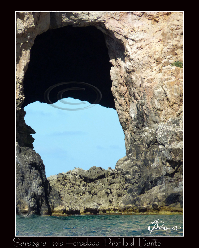 Sardegna Isola di Foradada - Roccia raffigurante il rpifilo di Dante 