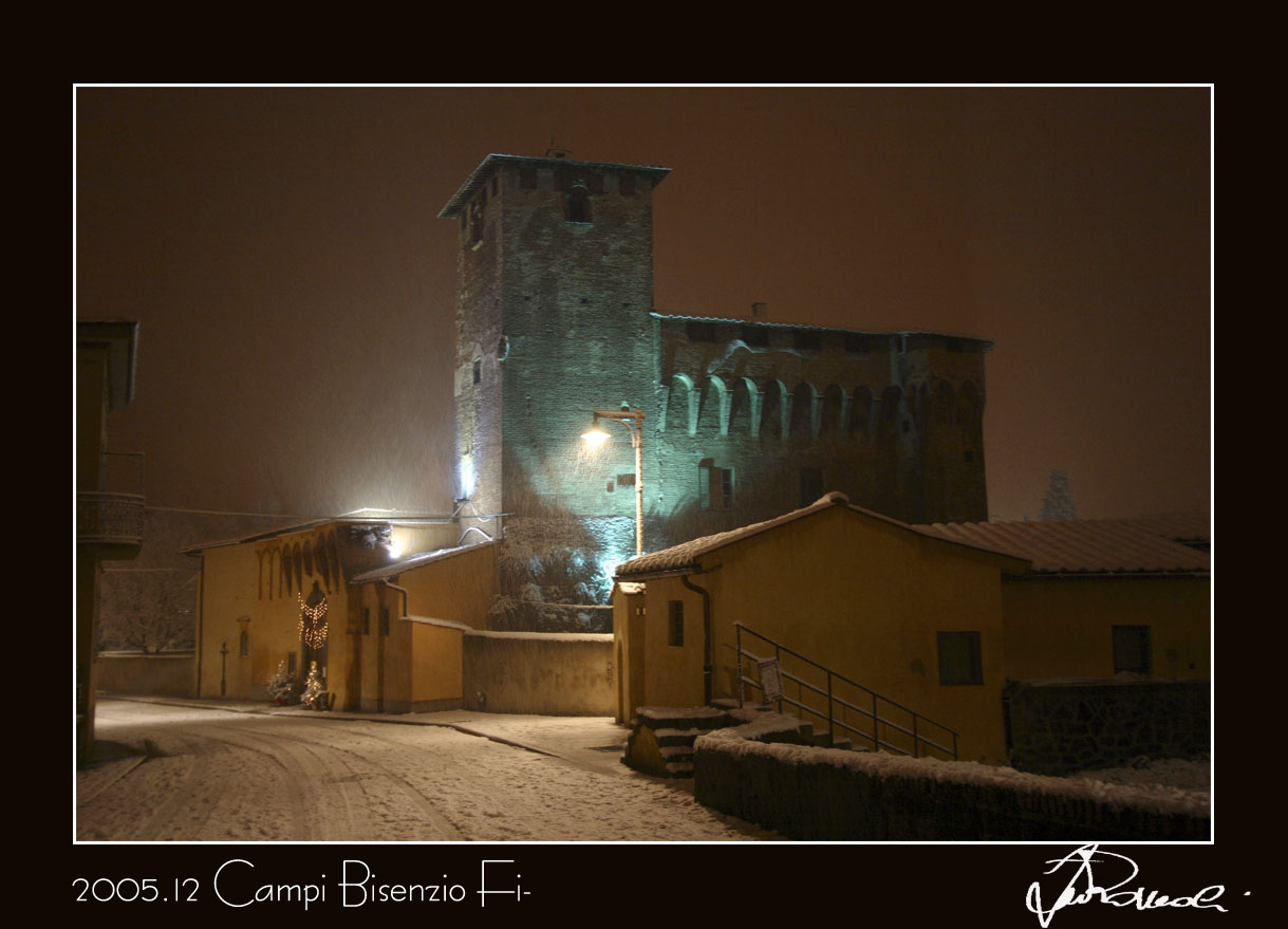 Campi Bisenzio  Fi - nevicata del Dic. 2005 - La Rocca e il Ponte sul fiume Bisenzio 