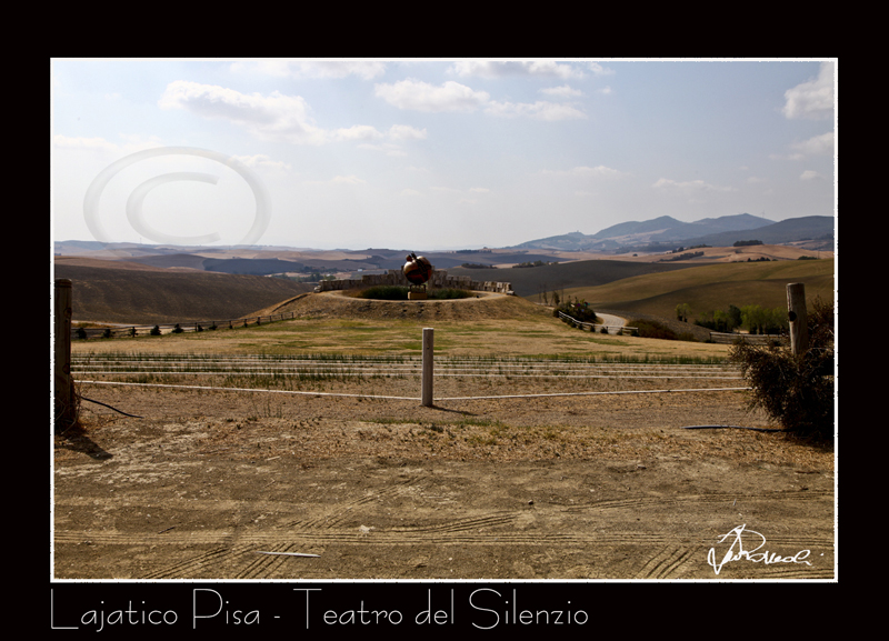 Lajatico Pisa -
Il Teatro del Silenzio  un anfiteatro creato sfruttando la naturale conformazione di una collina nei pressi del paese di Lajatico, in provincia di Pisa.
La costruzione, inaugurata il 27 luglio 2006,  stata eretta per volont del popolare